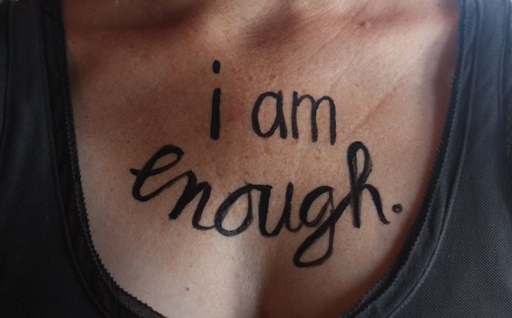 "Меня достаточно" (I am enough) - эта простая фраза может помочь вернуть адекватный уровень самооценки
